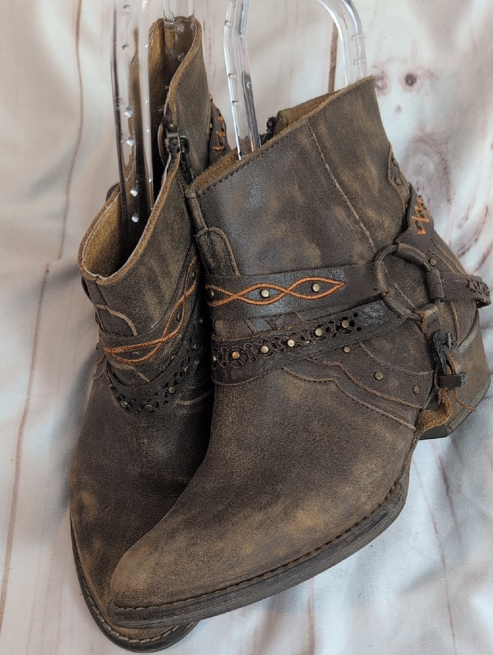 Circle G Cowboy Cowgirl Studded Embroidered Boots Booties size 8.5 Rodeo Western